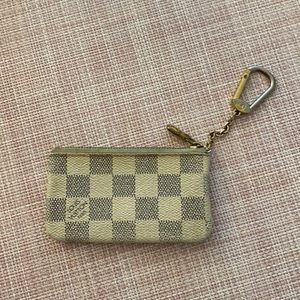 Louis Vuitton card hold - used
